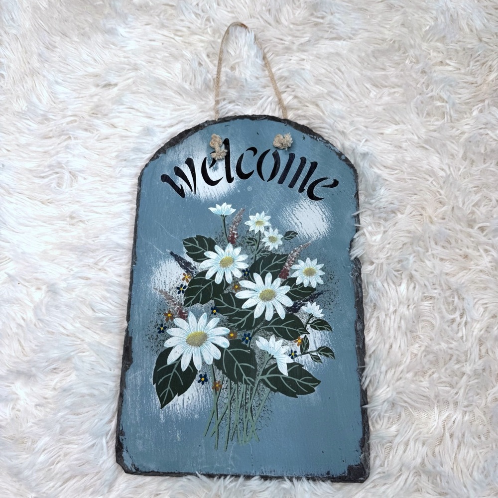 Vintage 90’s Slate Floral Welcome Sign with Daisies